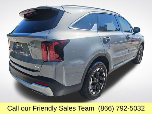 Used 2024 Kia Sorento S AWD/4WD image 6