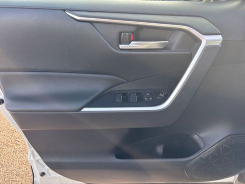 Used 2025 Toyota RAV4 XLE image 20