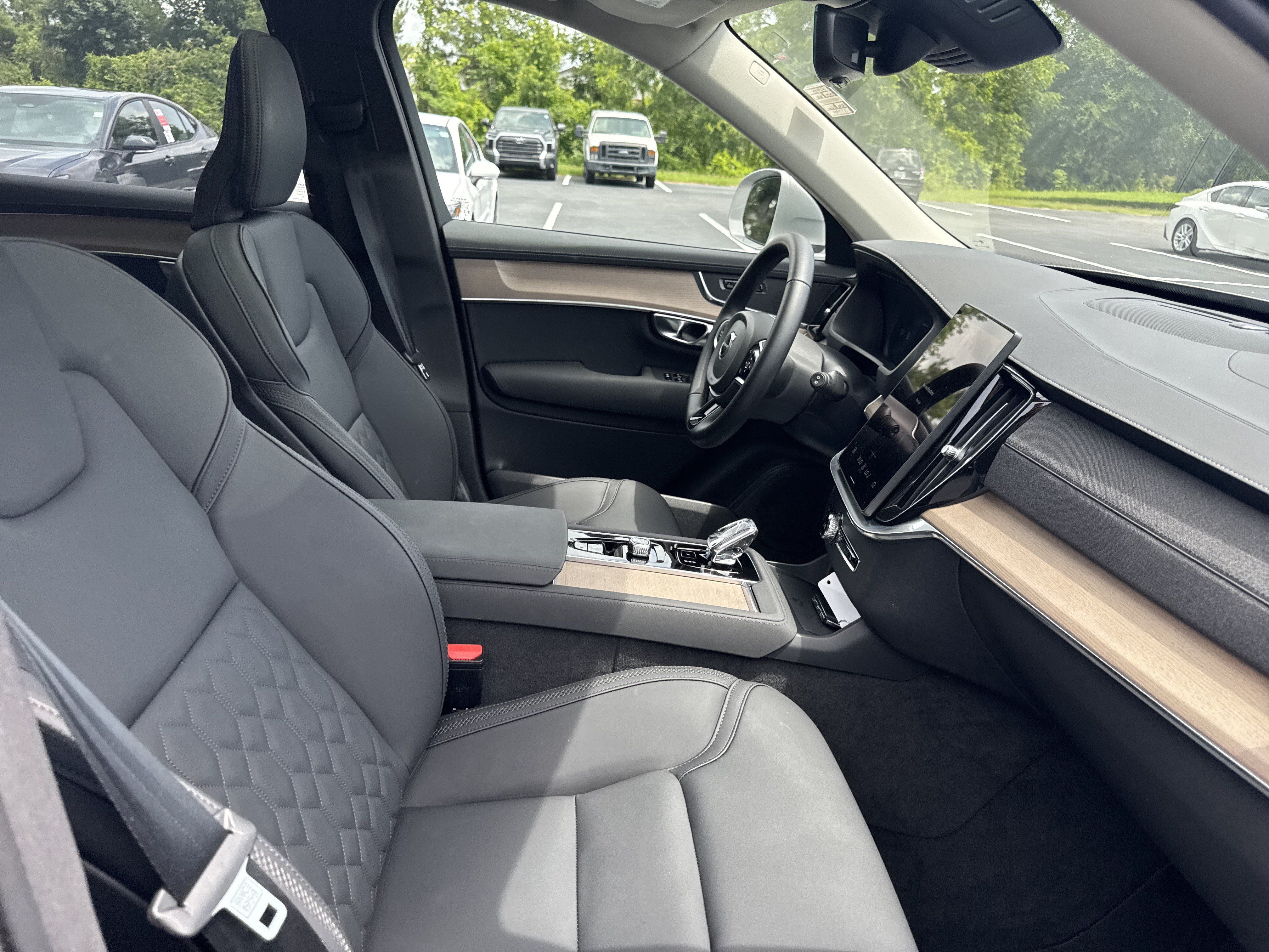 Used 2025 Volvo XC90 B6 Plus AWD/4WD image 39