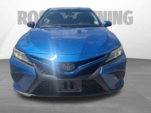 Used 2018 Toyota Camry SE image 2