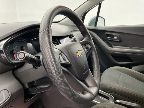 Used 2022 Chevrolet Trax LS w/ Tint and Cruise Package image 16