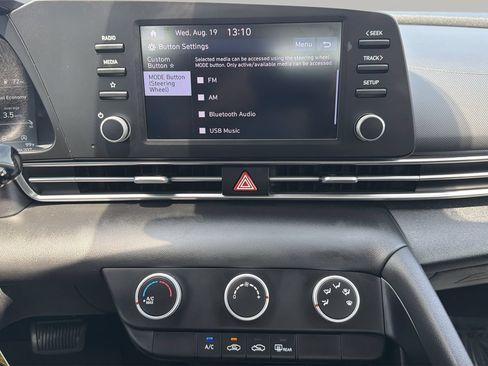 Used 2023 Hyundai Elantra SE FWD image 19
