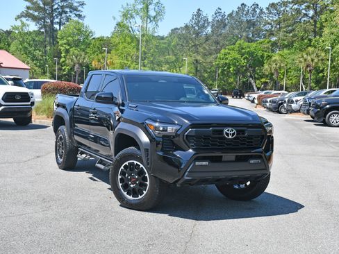 Used 2025 Toyota Tacoma TRD Sport AWD/4WD image 6