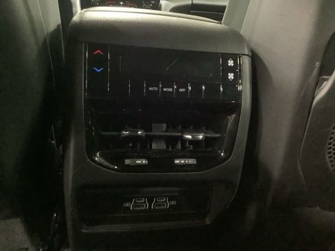 Used 2024 Jeep Grand Cherokee L Laredo image 27