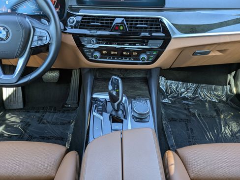 Used 2022 BMW 540i w/ Convenience Package image 17