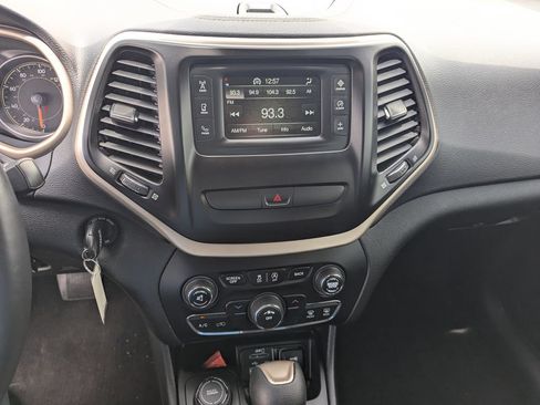 Used 2016 Jeep Cherokee Sport w/ Cold Weather Group AWD/4WD image 15