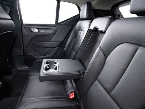 Certified 2025 Volvo XC40 B5 Plus w/ Protection Package Premier AWD/4WD image 28