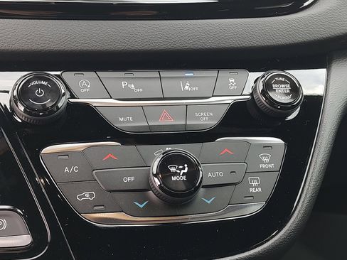 New 2026 Chrysler Voyager LX image 18