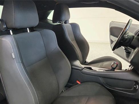 Used 2016 Dodge Challenger R/T RWD image 38