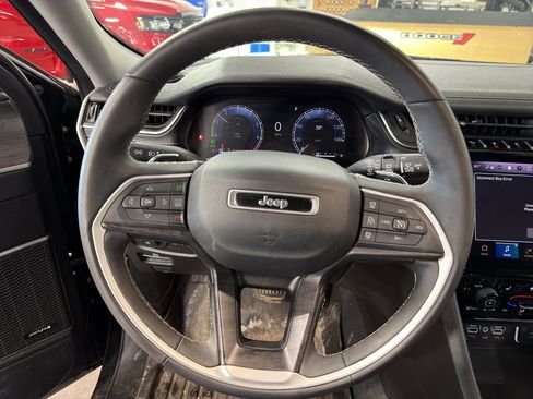 Used 2023 Jeep Grand Cherokee L Limited w/ Luxury Tech Group II AWD/4WD image 6