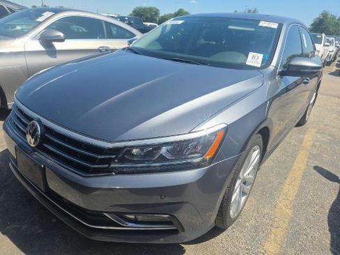 Used 2018 Volkswagen Passat 2.0T SE FWD image 2