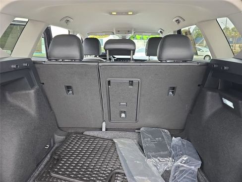 Used 2025 Volkswagen Taos SE image 26