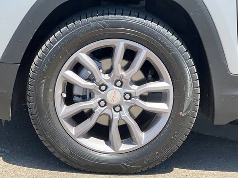 Used 2024 GMC Terrain SLT AWD/4WD image 26
