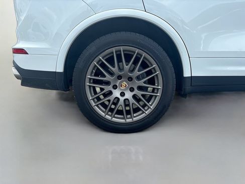 Used 2017 Porsche Cayenne AWD/4WD image 13