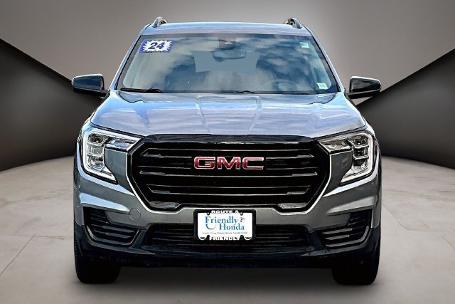 Used 2024 GMC Terrain SLE w/ Driver Convenience Package AWD/4WD image 2