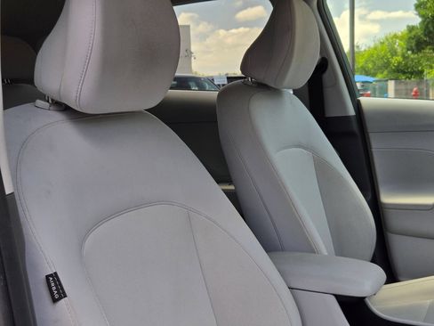 Used 2024 Hyundai Kona SEL FWD image 30