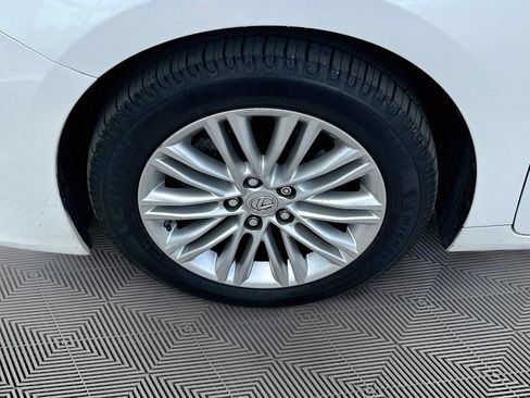 Used 2016 Lexus ES 350 w/ Premium Package w/Wood Trim FWD image 32
