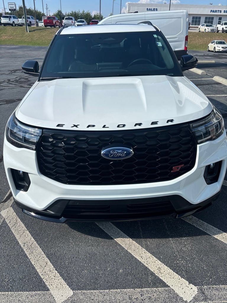 Used 2025 Ford Explorer ST AWD/4WD image 5