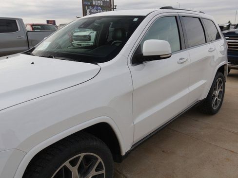 Used 2018 Jeep Grand Cherokee Limited AWD/4WD image 7