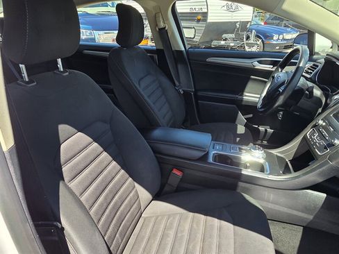Used 2019 Ford Fusion SE FWD image 15