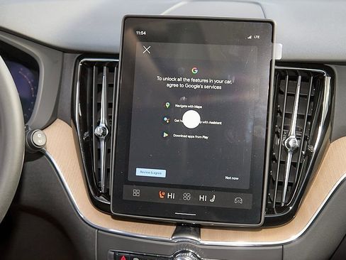 New 2026 Volvo XC60 B5 Plus w/ Climate Package image 26