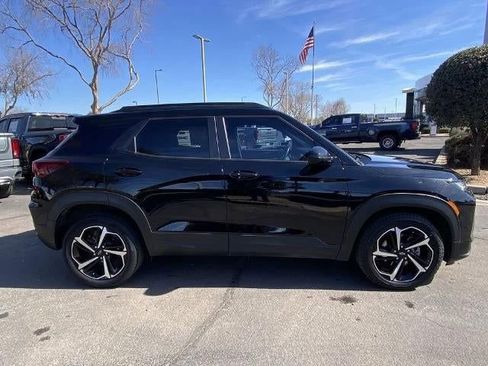 Used 2022 Chevrolet TrailBlazer RS FWD image 2