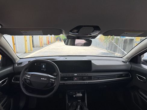 Used 2025 Kia K4 FWD image 32