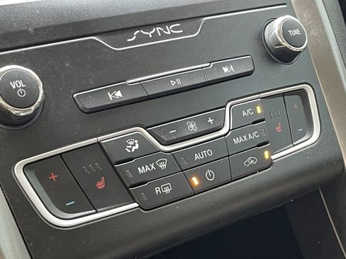 Used 2020 Ford Fusion SEL FWD image 5