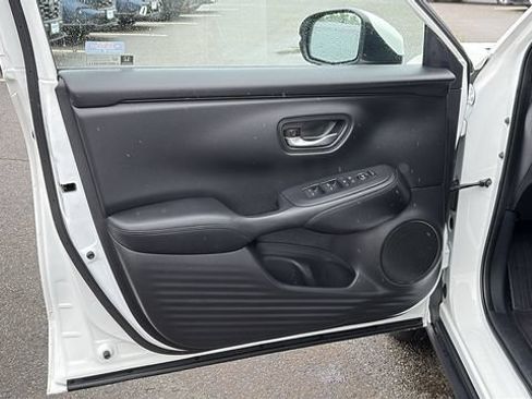 Used 2025 Honda HR-V LX image 8