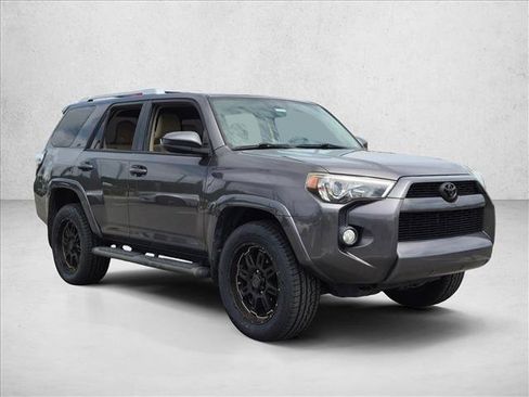 Used 2018 Toyota 4Runner SR5 AWD/4WD image 3