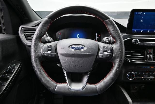 Certified 2025 Ford Escape ST-Line Select AWD/4WD image 18