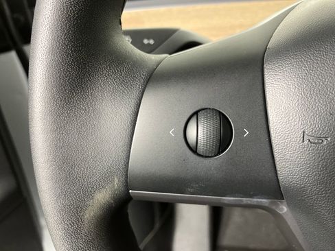 Used 2021 Tesla Model Y Long Range image 17