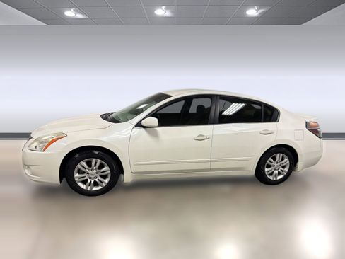 Used 2011 Nissan Altima 2.5 S w/ Special Edition Pkg FWD image 2