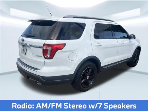 Used 2018 Ford Explorer XLT w/ Equipment Group 202A FWD image 4