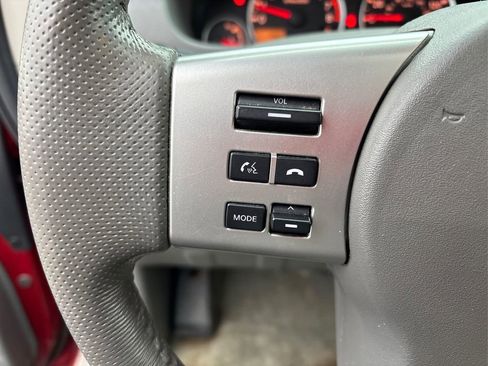 Used 2015 Nissan Frontier SL image 36