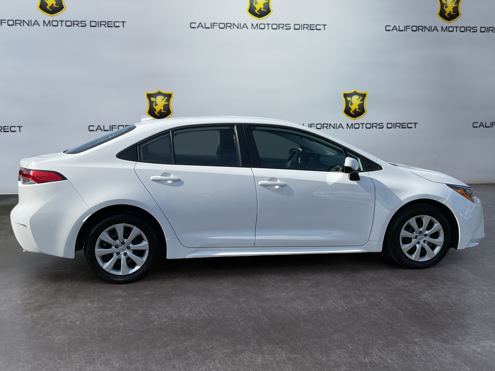 Used 2025 Toyota Corolla LE FWD image 4
