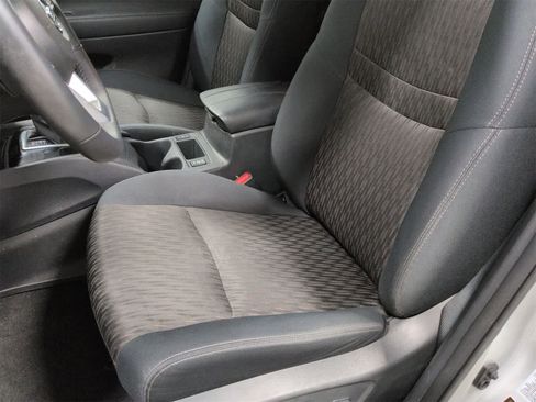 Used 2017 Nissan Rogue SV w/ Sun & Sound Touring Package image 16