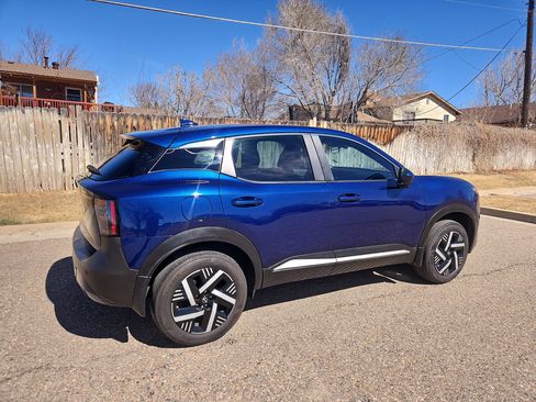 Used 2025 Nissan Kicks SV image 3