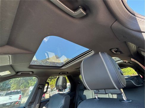 Used 2019 Land Rover Discovery HSE image 40