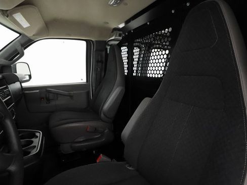 Used 2021 GMC Savana 2500 w/ Driver Convenience Package image 9