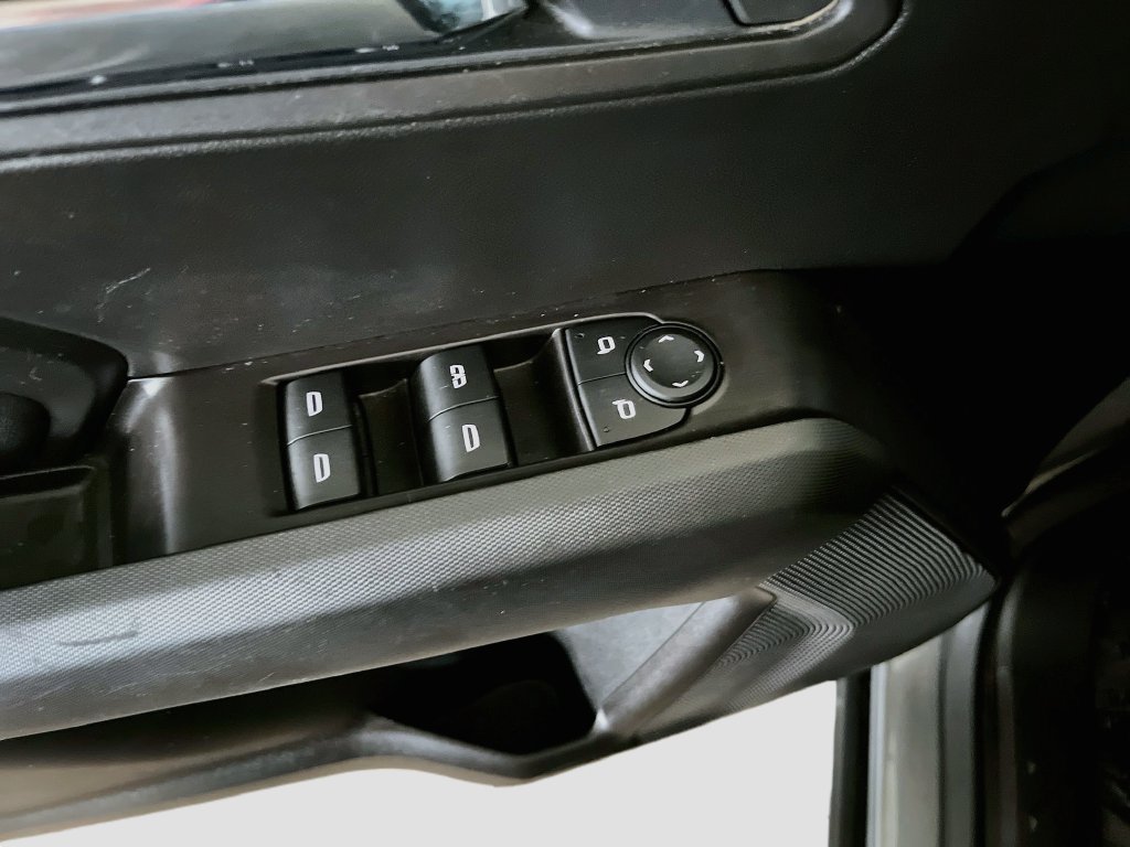 Used 2025 GMC Canyon Elevation w/ Technology Package AWD/4WD image 18