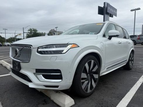 Used 2023 Volvo XC90 T8 Ultimate AWD/4WD image 2