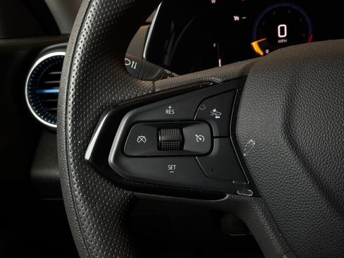 Used 2025 Chevrolet Trax LT FWD image 33