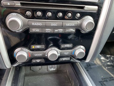 Used 2020 Nissan Pathfinder S AWD/4WD image 13