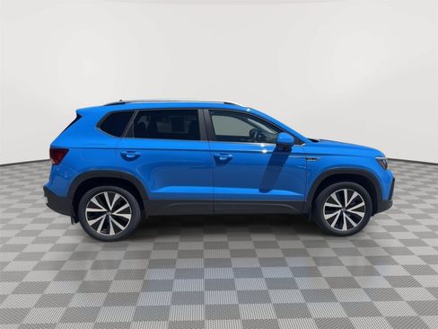Used 2023 Volkswagen Taos SE w/ Panoramic Sunroof Package AWD/4WD image 6