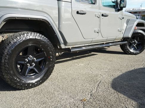 Used 2021 Jeep Gladiator Sport AWD/4WD image 7