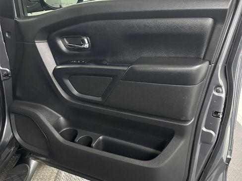 Used 2019 Nissan Titan SV w/ SV Convenience Package image 32