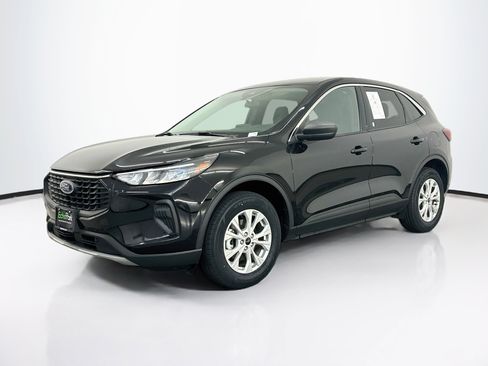 Used 2024 Ford Escape Active AWD/4WD image 3