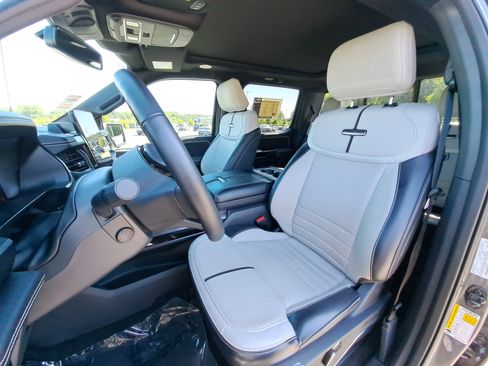 Used 2023 Ford F150 Lightning Platinum AWD/4WD image 14