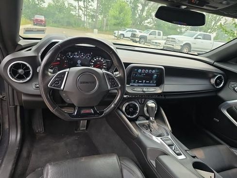 Used 2018 Chevrolet Camaro SS RWD image 10